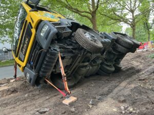 Unfall auf der K43 bei Lachendorf: Autofahrer in Lebensgefahr