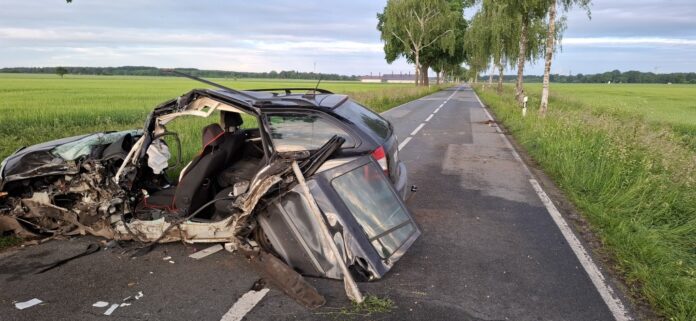 Unfall auf der K43 bei Lachendorf: Autofahrer in Lebensgefahr