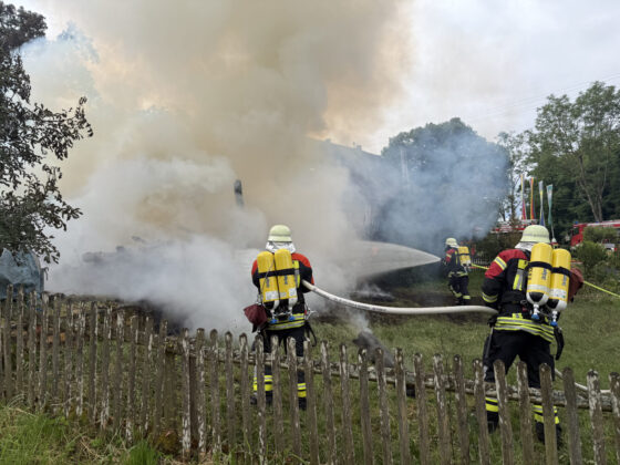 Scheunenbrand in Überlingen: Landwirtschaftliches Gebäude brennt nieder