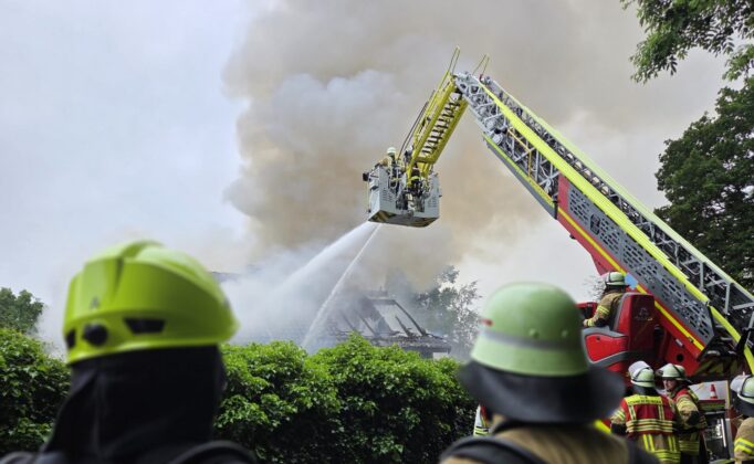 Gebäudebrand in Söhlingen: Einfamilienhaus brennt komplett nieder