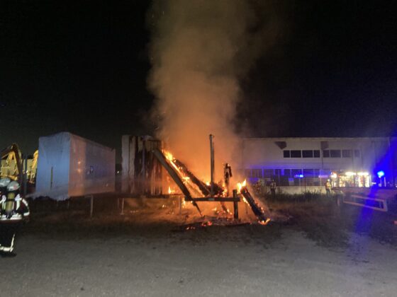 Feuerwehr in Stockach: Vollbrand im Industriegebiet Hardt