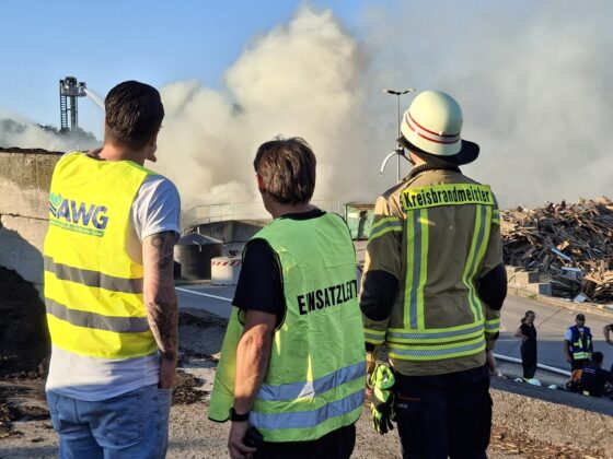 Großbrand in Simmozheim: Restmüll auf Entsorgungsanlage brennt