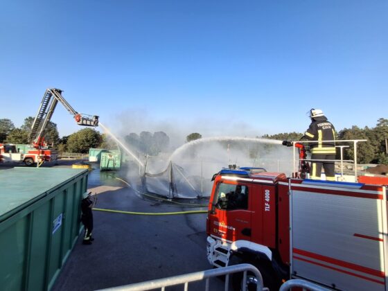 Großbrand in Simmozheim: Restmüll auf Entsorgungsanlage brennt