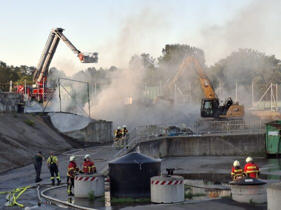 Großbrand in Simmozheim: Restmüll auf Entsorgungsanlage brennt