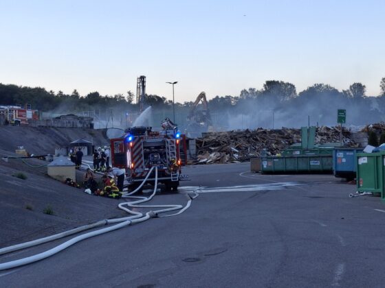 Großbrand in Simmozheim: Restmüll auf Entsorgungsanlage brennt