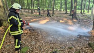 23 Einsatzkräfte meistern erfolgreich den intensiven Maschinistenlehrgang in Babenhausen