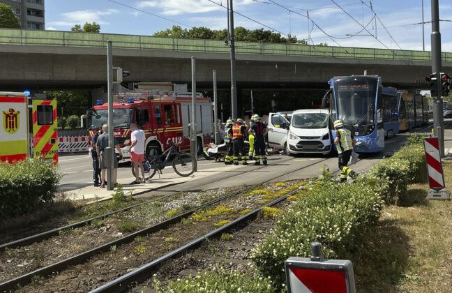 Feuerwehr in München: Entgleiste Tram, Gasalarme und Drohneneinsatz