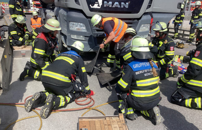Unfall im Stadtteil Laim: 80-jährige Radfahrerin von Lkw überrollt