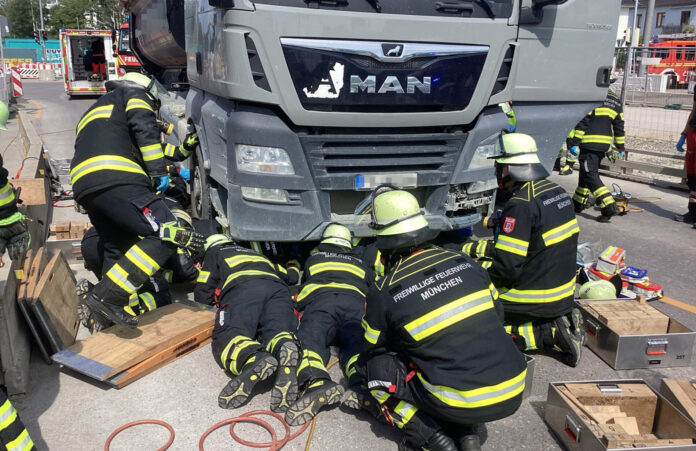 Unfall im Stadtteil Laim: 80-jährige Radfahrerin von Lkw überrollt