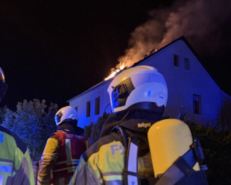 Dachstuhlbrand in Dresden-Söbrigen: Fünf Verletzte im Krankenhaus