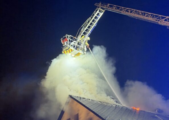 Dachstuhlbrand in Dresden-Söbrigen: Fünf Verletzte im Krankenhaus