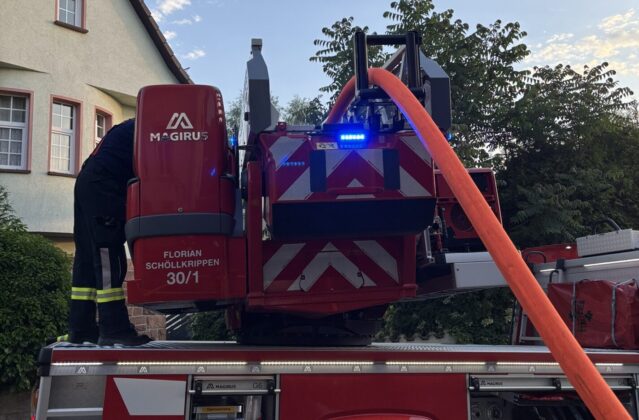 Brand in Schöllkrippen: Feuerwehr schützt Nachbarhäuser bei Großeinsatz