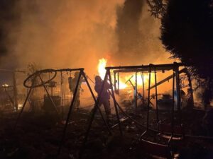 Unfall in Ratingen: Linienbus kommt auf Waldweg von Fahrbahn ab