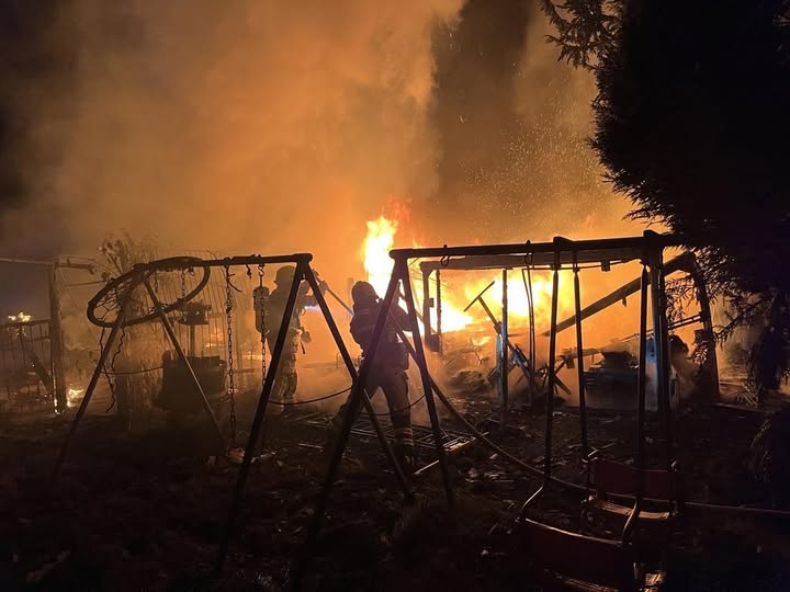 Brand von Kleingärten in Pfiffligheim: Aufwändige Löschwasserversorgung