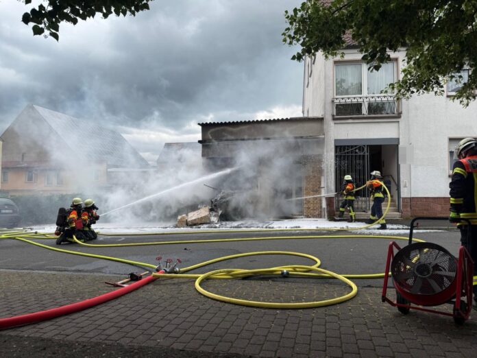 Brand in Großostheim am Donnerstag: Verpuffung zerstört Fassade