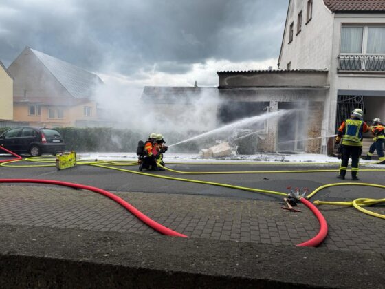 Brand in Großostheim am Donnerstag: Verpuffung zerstört Fassade