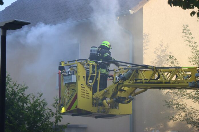 Feuerwehr Viernheim: Realitätsnahe Großübung in Abrissgebäude
