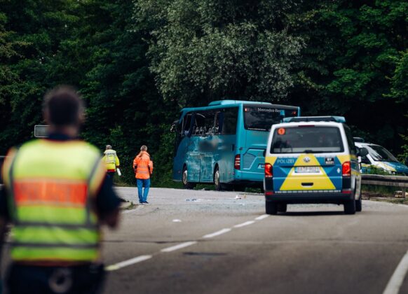Busunfall bei Ampermoching: Kollision fordert ein Todesopfer
