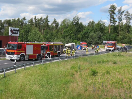 Transporterbrand an der Anschlussstelle Alzenau-Mitte: BAB 45 dicht