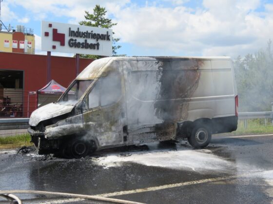 Transporterbrand an der Anschlussstelle Alzenau-Mitte: BAB 45 dicht