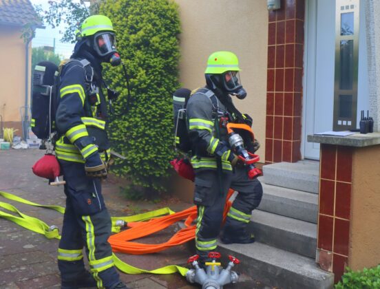 Feuerwehr Viernheim: Realitätsnahe Großübung in Abrissgebäude