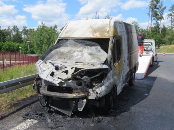 Transporterbrand an der Anschlussstelle Alzenau-Mitte: BAB 45 dicht