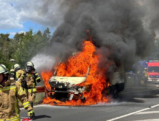 Transporterbrand an der Anschlussstelle Alzenau-Mitte: BAB 45 dicht