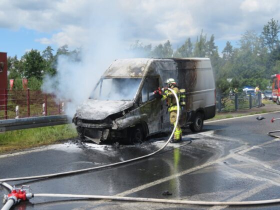 Transporterbrand an der Anschlussstelle Alzenau-Mitte: BAB 45 dicht