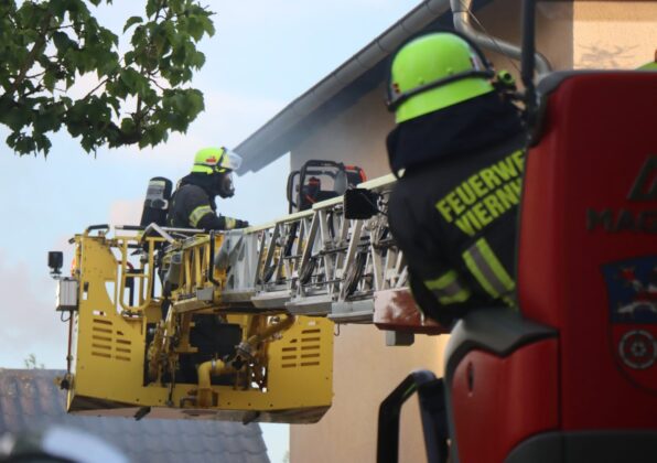 Feuerwehr Viernheim: Realitätsnahe Großübung in Abrissgebäude