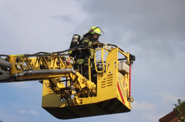 Feuerwehr Viernheim: Realitätsnahe Großübung in Abrissgebäude