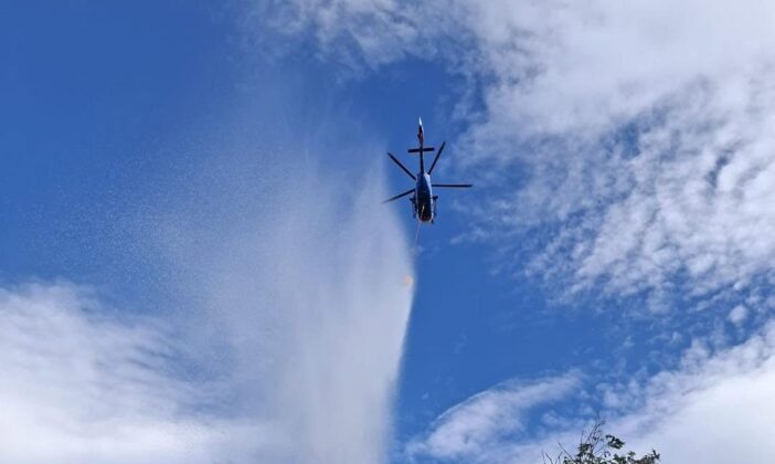 Waldbrand in Niederheimbach: Hubschrauber und Drohnen im Einsatz