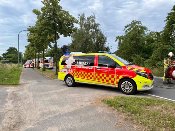 Verkehrsunfall in Gemen: Pkw prallt gegen Baum und kippt um