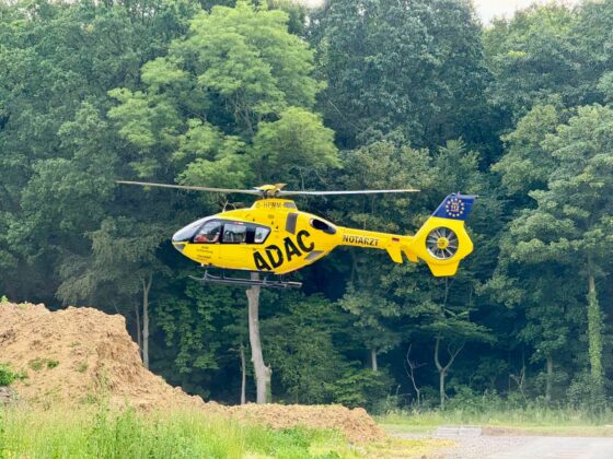 Verkehrsunfall in Gemen: Pkw prallt gegen Baum und kippt um