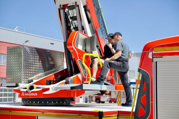 Freiwillige Feuerwehr Goldbach: Neue Drehleiter in Ulm abgeholt