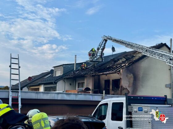 Verheerender Garagenbrand führt zu massiver Brandausbreitung im Eckentaler Ortsteil Forth