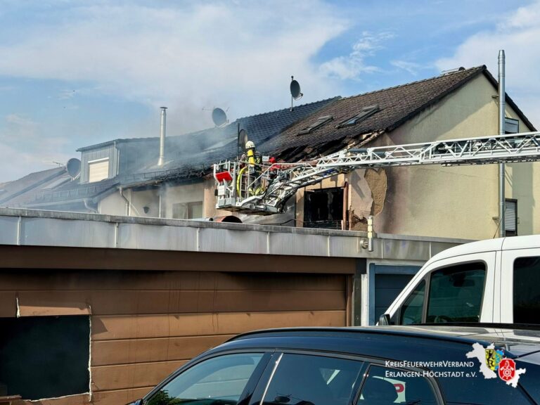 Verheerender Garagenbrand führt zu massiver Brandausbreitung im Eckentaler Ortsteil Forth