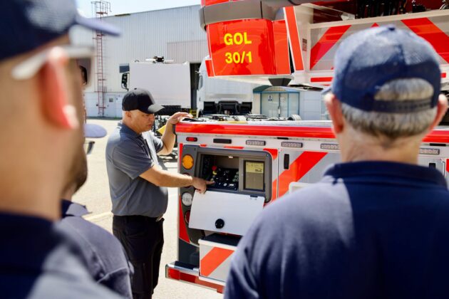 Freiwillige Feuerwehr Goldbach: Neue Drehleiter in Ulm abgeholt