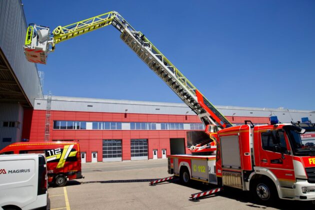 Freiwillige Feuerwehr Goldbach: Neue Drehleiter in Ulm abgeholt