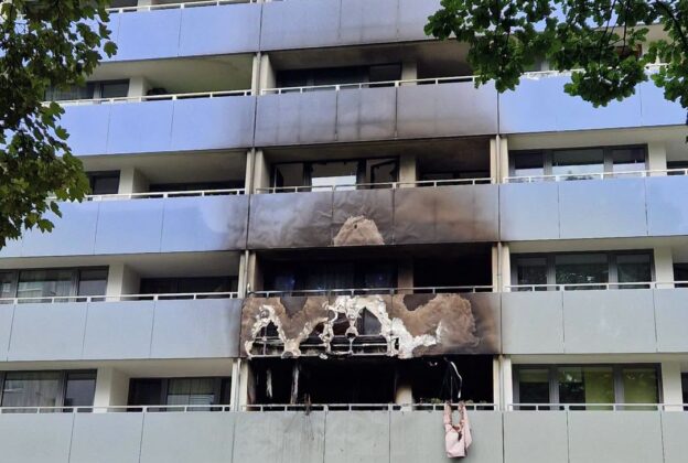 Schwerer Wohnungsbrand fordert die Feuerwehr Erkrath bei einer dramatischen Menschenrettung