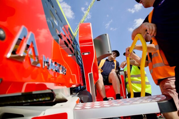 Freiwillige Feuerwehr Goldbach: Neue Drehleiter in Ulm abgeholt