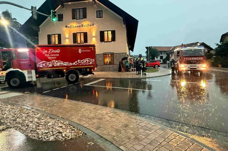 Gewitterfront sorgt für 60 zusätzliche Einsätze bei den Feuerwehren im Landkreis Traunstein