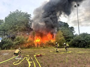 Transporterbrand an der Anschlussstelle Alzenau-Mitte: BAB 45 dicht