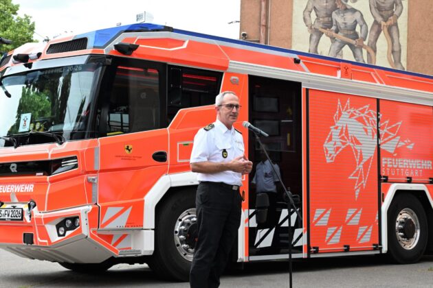 Feuerwehr Stuttgart: Übergabe von zwei neuen Hybrid-HLF