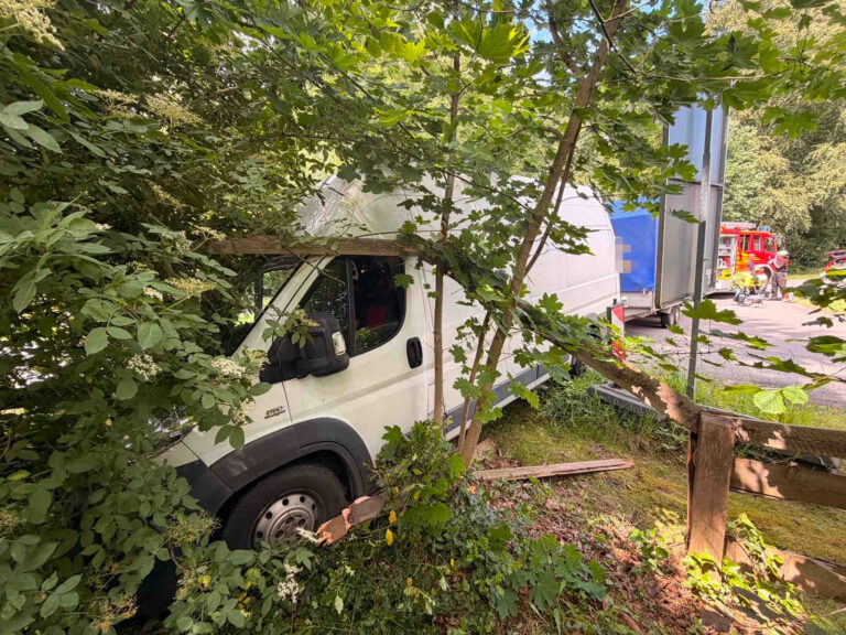 Unfall in Hünxe am Mittwochnachmittag: eCall-System schlägt Alarm