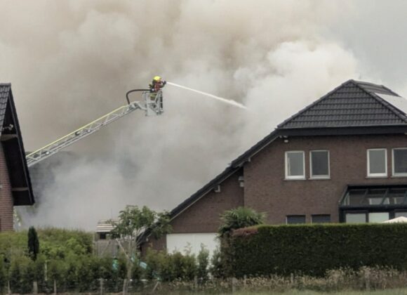 Wohnhausbrand in Selfkant: Vermisste Person nach Vollbrand geborgen