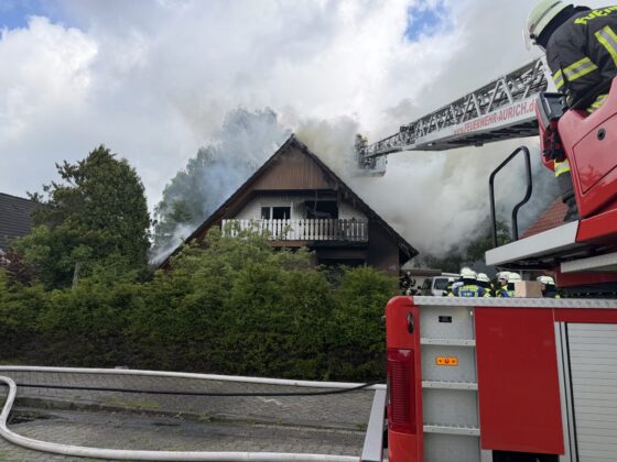 Wohngebäudebrand im Schirumer Weg: Ein Todesopfer bei Hausbrand
