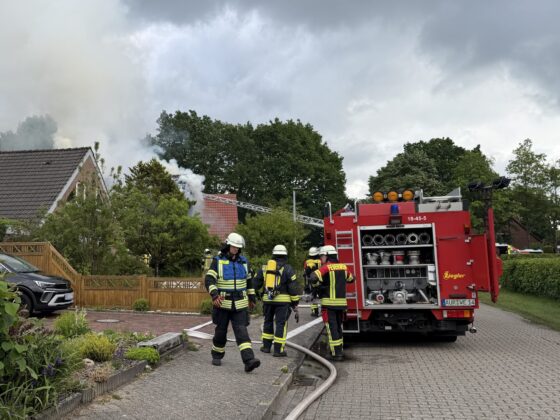Wohngebäudebrand im Schirumer Weg: Ein Todesopfer bei Hausbrand