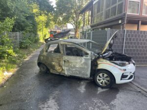 Unfall in der Talstraße: Pkw kippt nach Kollision auf die Seite
