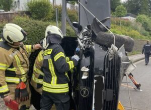 Unfall auf der L886 bei Marienmünster: Pkw überschlägt sich mehrfach