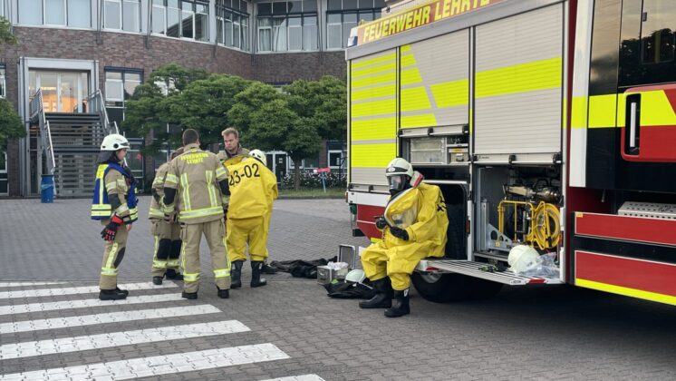 ABC-Einsatz in Lehrte bei Spedition: Gefahrgutunfall löst Großbrand aus